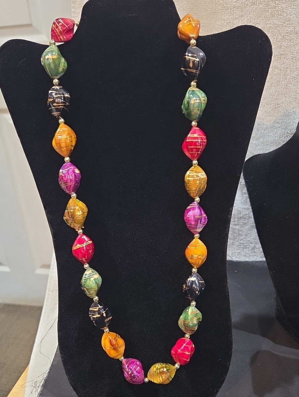 MULTI COLOR BEADED NECKLACE